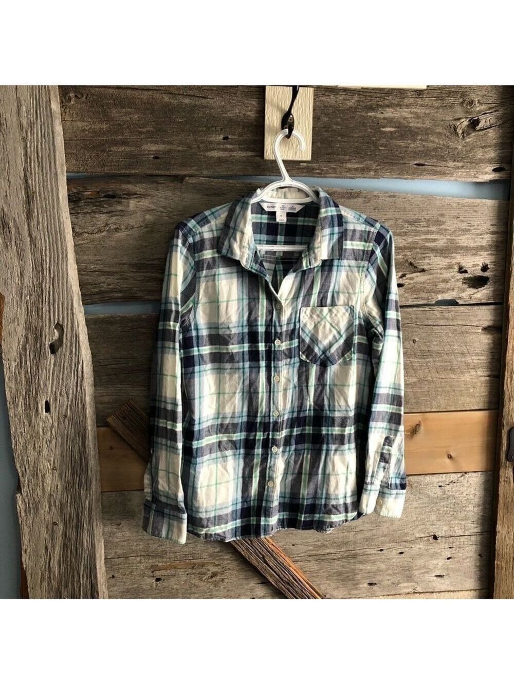 𝅺old Navy size Med White and blue basic plaid button down shirt